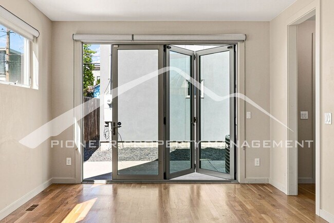 Building Photo - 3625 Mariposa St