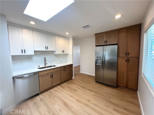 Building Photo - 8122 Belford Ave