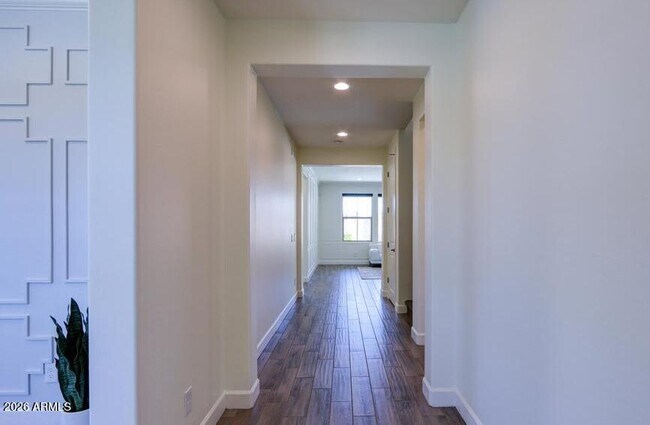 Building Photo - 948 W Yosemite Dr