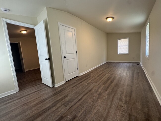 Building Photo - North Hall Cottage Available Soon!