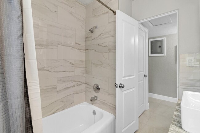 Building Photo - 5838 Sage Dr