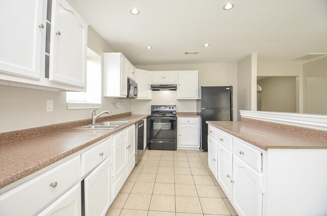 Building Photo - 10403 Royal Oaks Dr