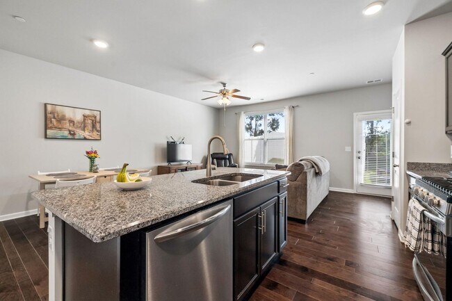Building Photo - 1045 Enclave Ave