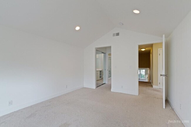 Building Photo - 25 Homestead