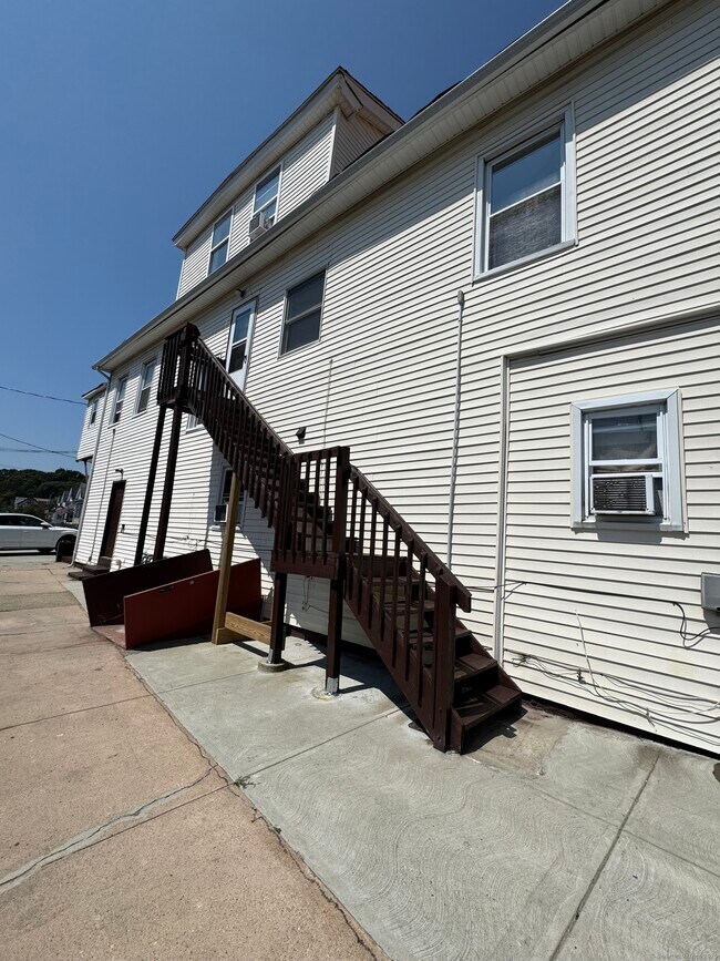 Building Photo - 760 Washington Ave