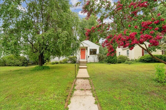 Building Photo - 3003 Blueford Rd