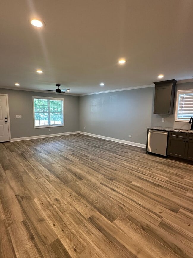 Building Photo - New 3 Bedroom Home in 30506!