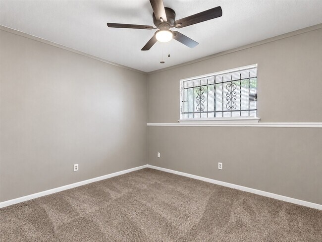 Building Photo - 4223 Oak Shadows Dr