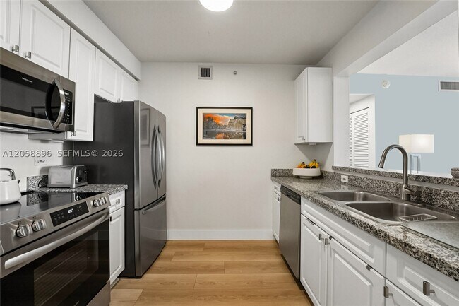 Building Photo - 900 SW 8th St