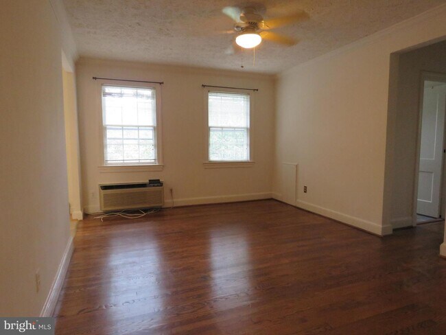Primary Photo - 715 S Washington St