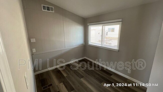 Building Photo - 738 Swan Dr