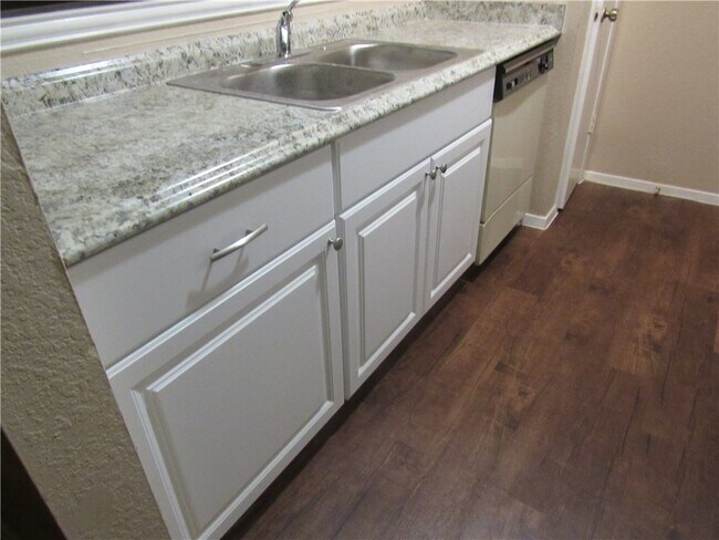 Building Photo - 2129 Andover Dr