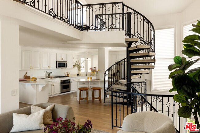 Building Photo - 911 7th St