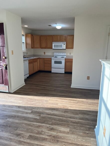 Building Photo - 211 Prairie Ct