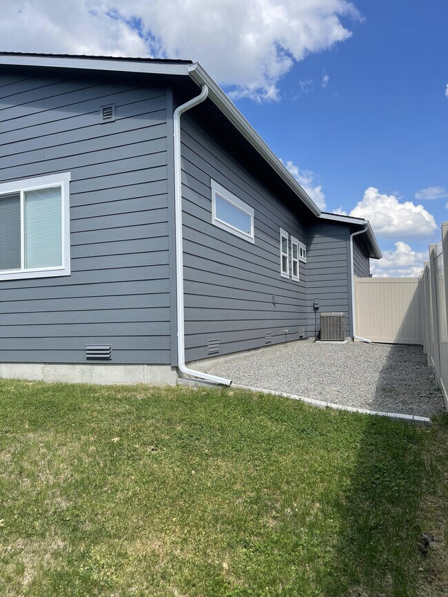 Building Photo - 4263 N Donovan Ln