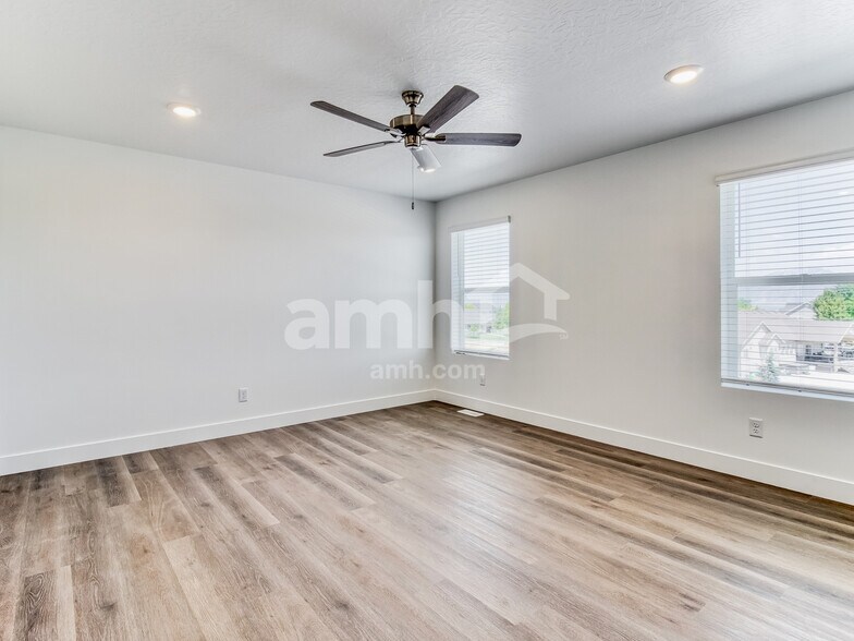 Building Photo - 5494 Damfield Ln