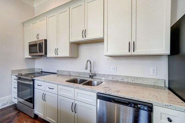 Building Photo - 2701 Cleinview Ave