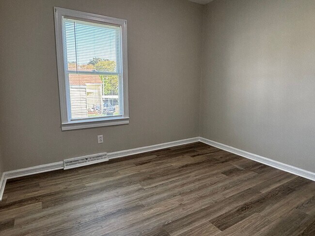 Building Photo - 3 BR House near Moses Cone Hospital