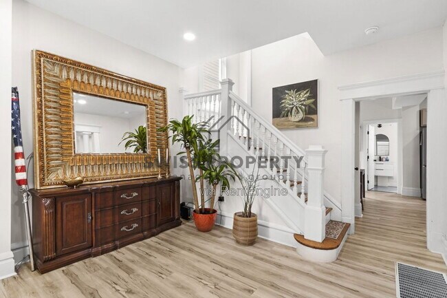 Building Photo - 463 S 22nd St
