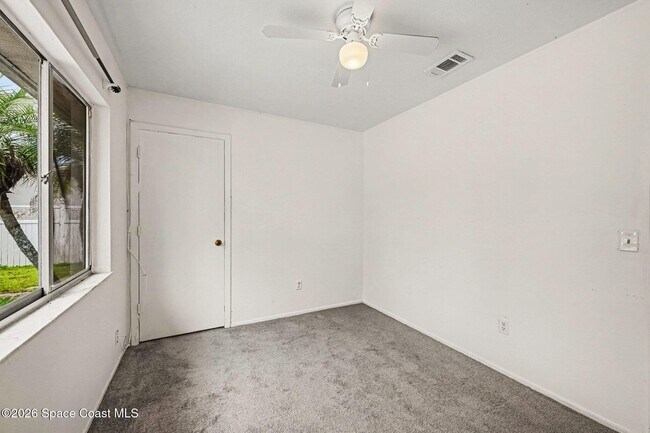 Building Photo - 1202 Linmoor Cir NE