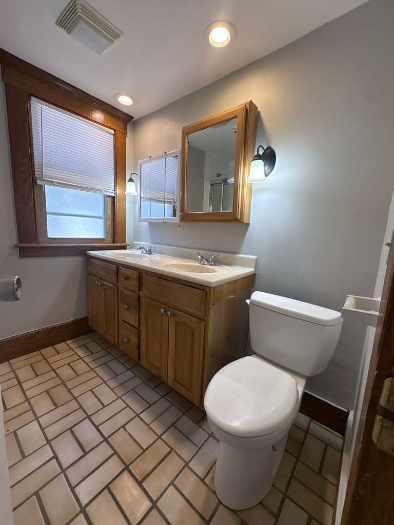 Building Photo - 64 Stanley St