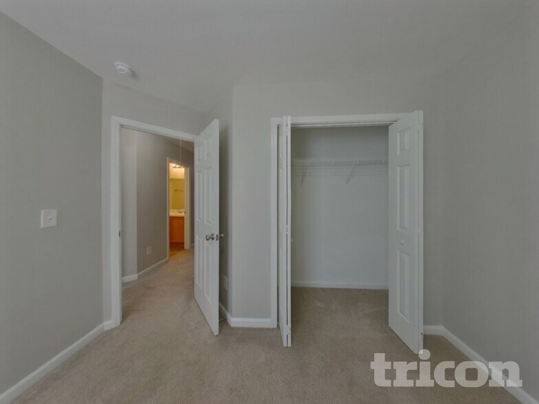 Building Photo - 369 Drooping Leaf Rd