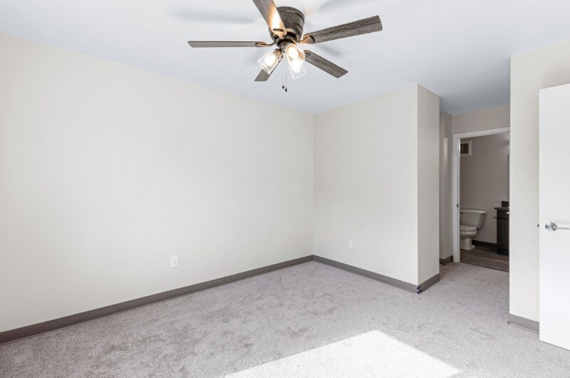 Building Photo - 352 Deschane Ave