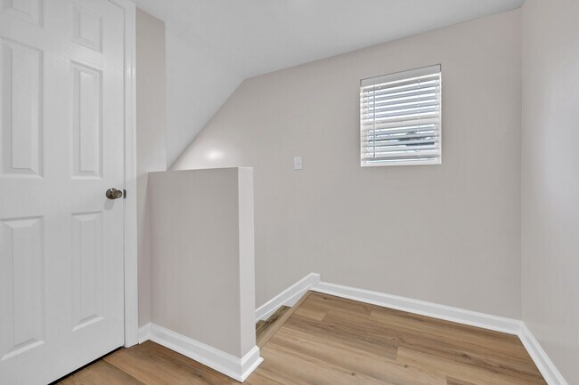 Building Photo - 8 E Preston St