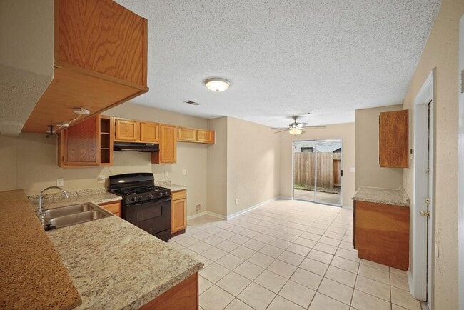 Building Photo - 18206 Brooknoll Dr