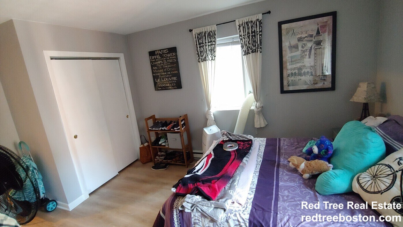 Building Photo - 200 Kelton St