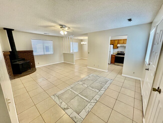 Building Photo - Pet Friendly Home in Washington with Large Fenced Yard