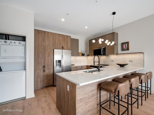 Building Photo - 1257 N Ashland Ave