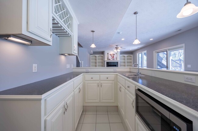 Building Photo - Stunning 6-Bed, 5-Bath Fully Remodeled Hom...