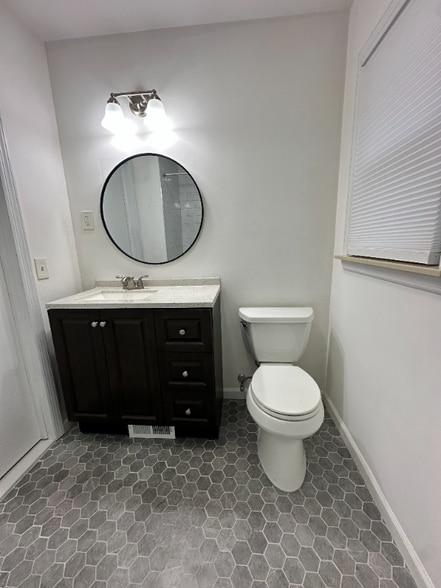 Building Photo - 758 2nd St