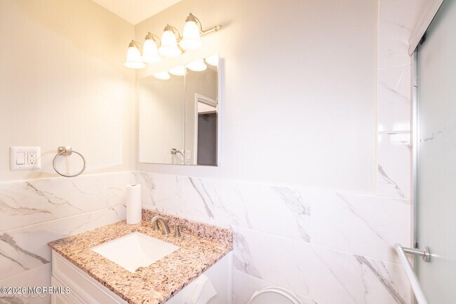 Building Photo - 187 Evergreen Rd