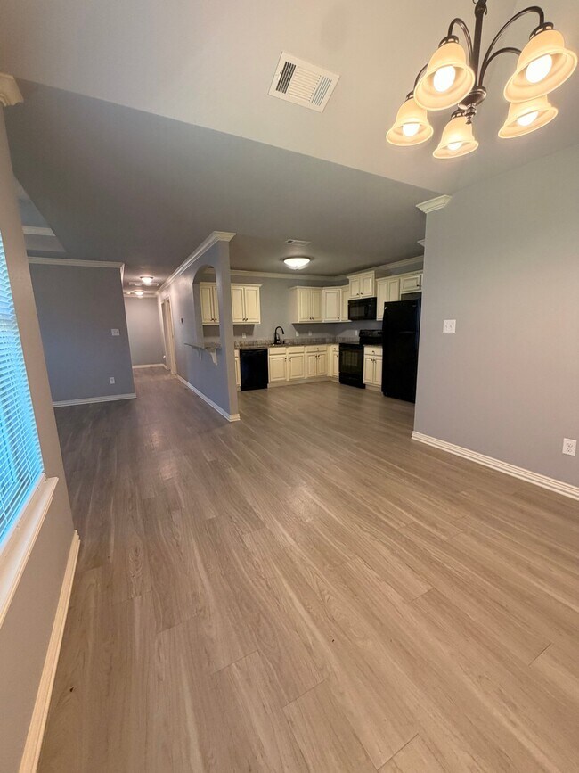 Building Photo - 1119 Springhill Rd