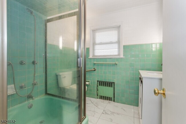 Building Photo - 145 Highview Terrace