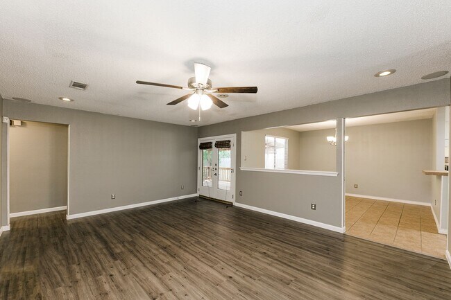 Building Photo - Marvelous in Milwood!