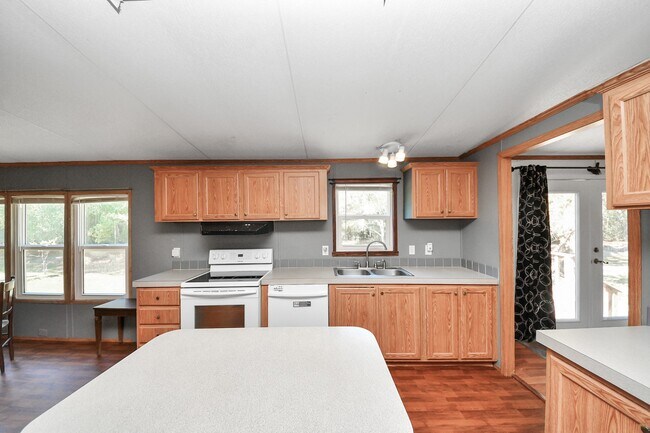 Building Photo - 16338 Hill Country Ct