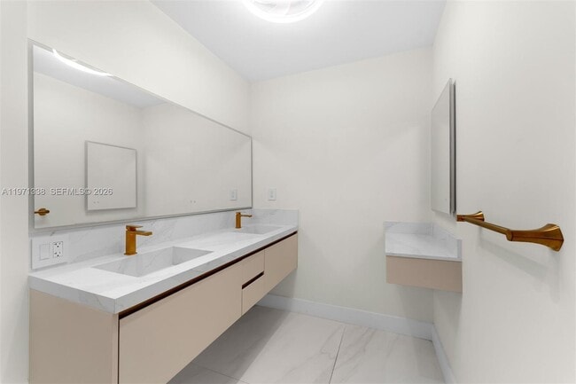 Building Photo - 900 Biscayne Blvd