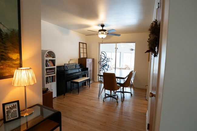 Building Photo - 180 Estes St