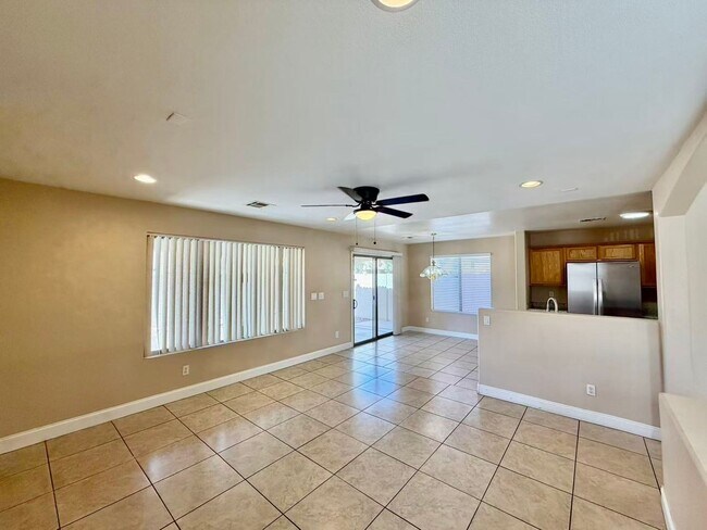 Building Photo - Very nice 2 story single family house