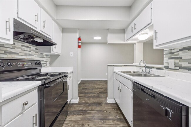 Building Photo - 3800 Sherwood Ln