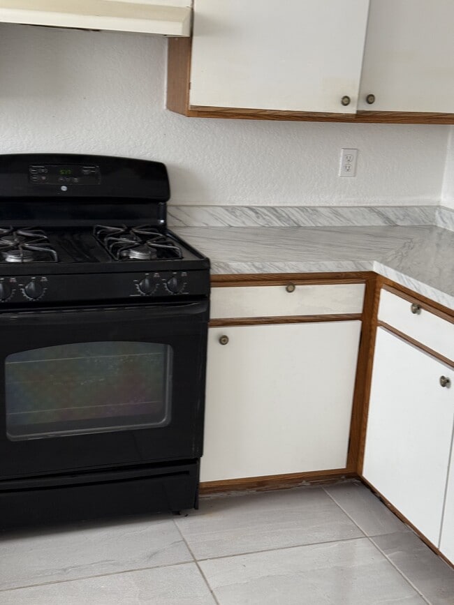 Building Photo - 797 W Mesa Verde Dr