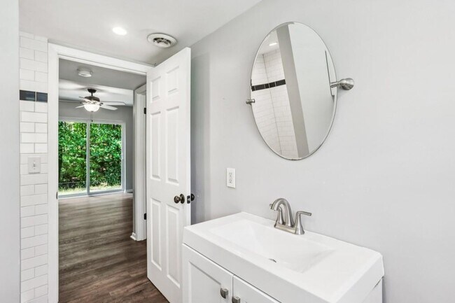 Building Photo - 2647 Hatfield Cir SE