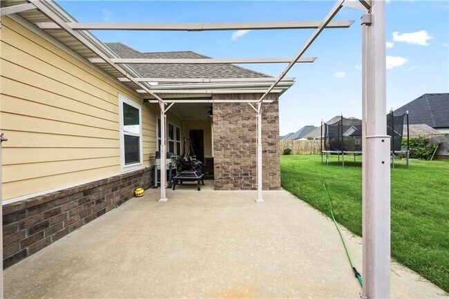 Building Photo - 1041 Silver Maple St