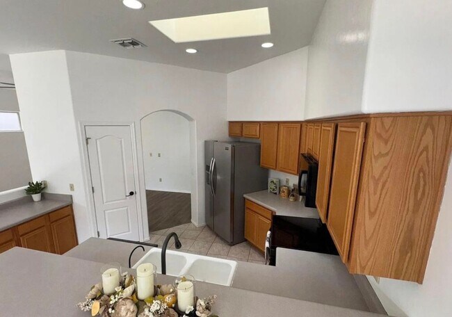 Building Photo - Beautiful 3 Bedroom 2 bath Tucson Home in Prime Eastside Location, Rancho Esperero – Available Now!