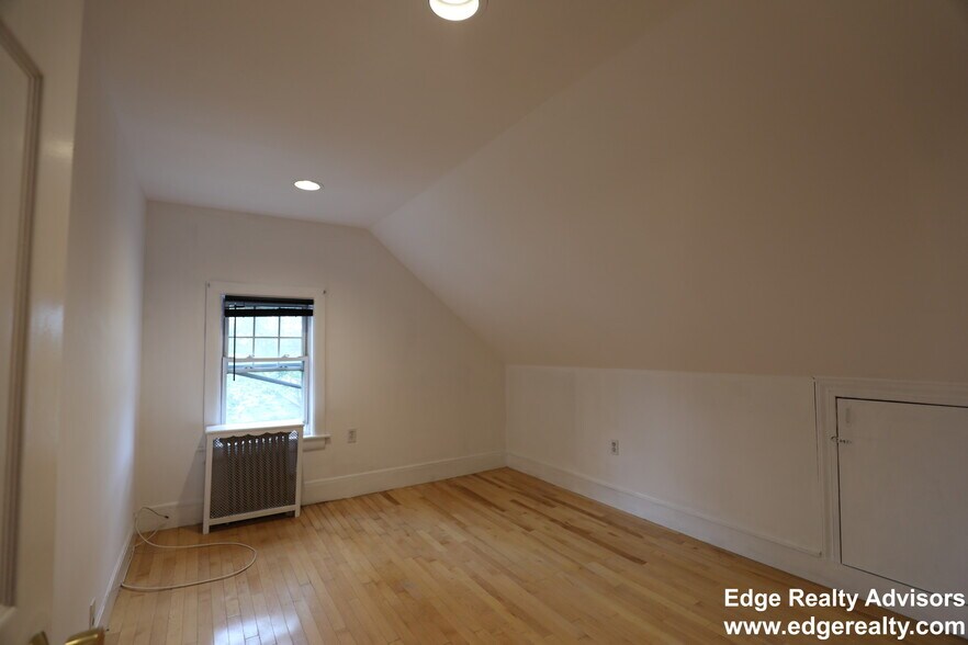 Building Photo - 19 Lothrop St