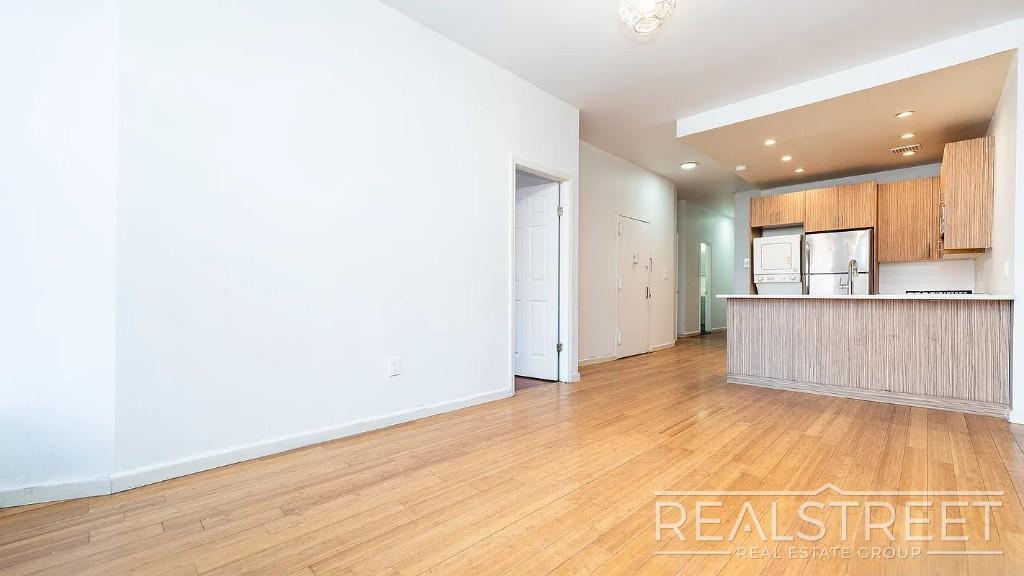 Building Photo - 4 Bed 2 bath off the border of Clinton Hill and Bedstuy.