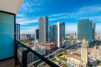 Building Photo - 398 NE 5th St